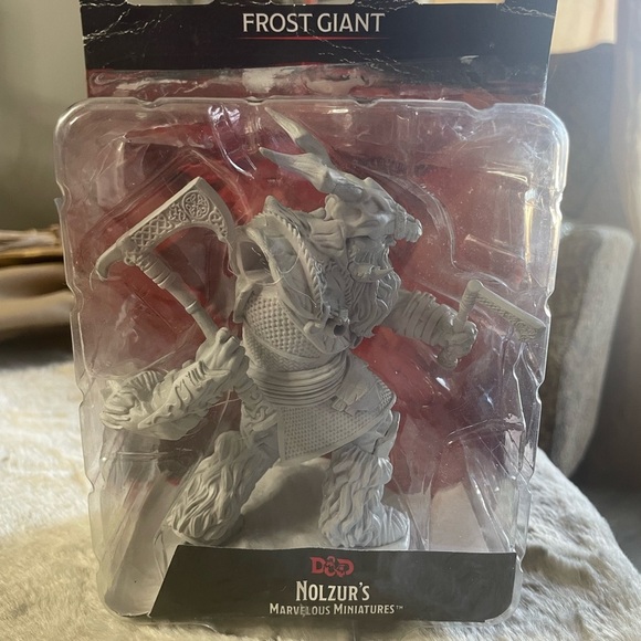 Nolzur's Marvelous Miniatures Ghost Giant - Gray - Picture 3 of 5